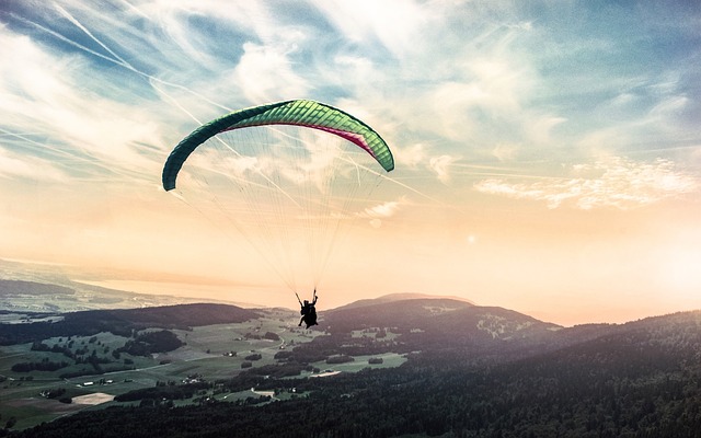 paragliding.jpg